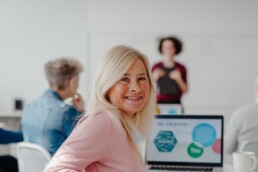 Consultant advising retirees on work from home opportunities.