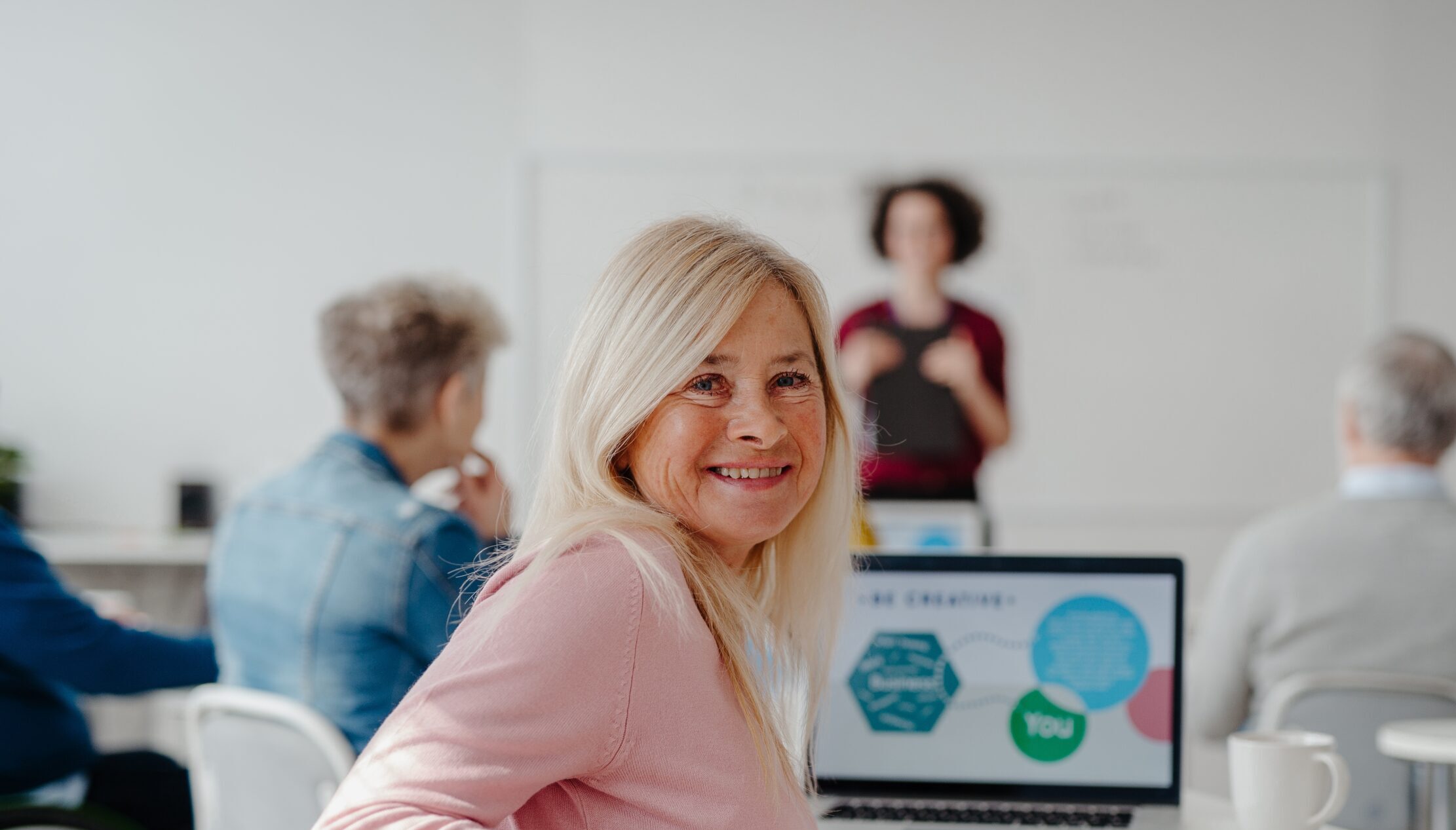 Consultant advising retirees on work from home opportunities.